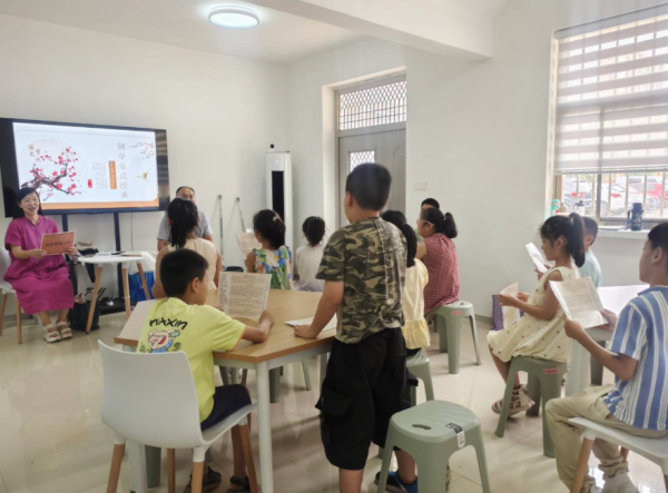 东方优配 吴泰闸社区推出“经典诵读・国学乐读”文明实践特色课程